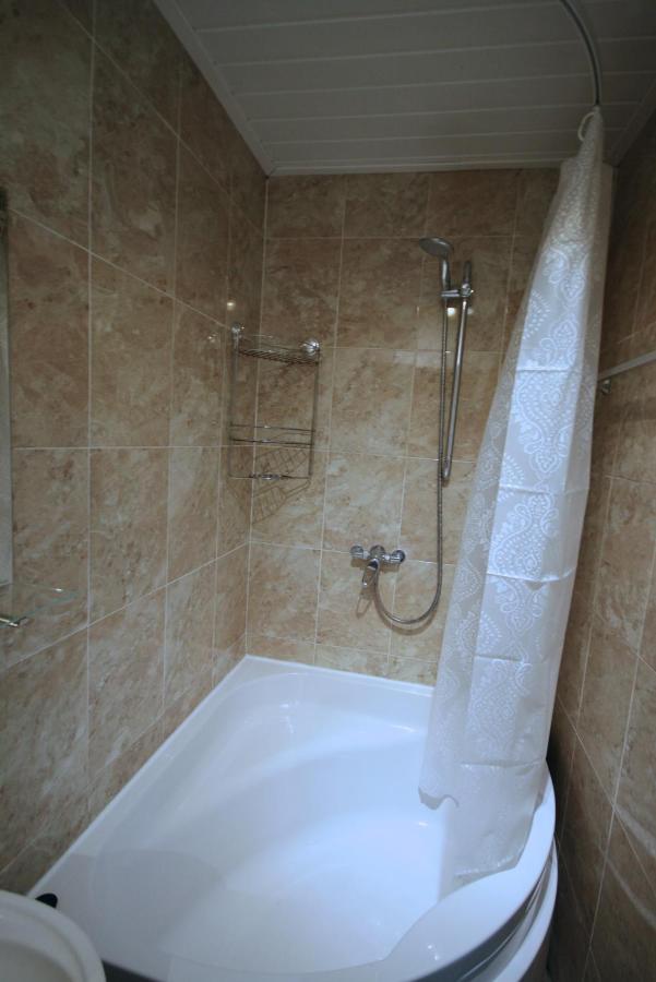 Molesey Near Hampton Court, Viking Short Stays West Molesey Ngoại thất bức ảnh