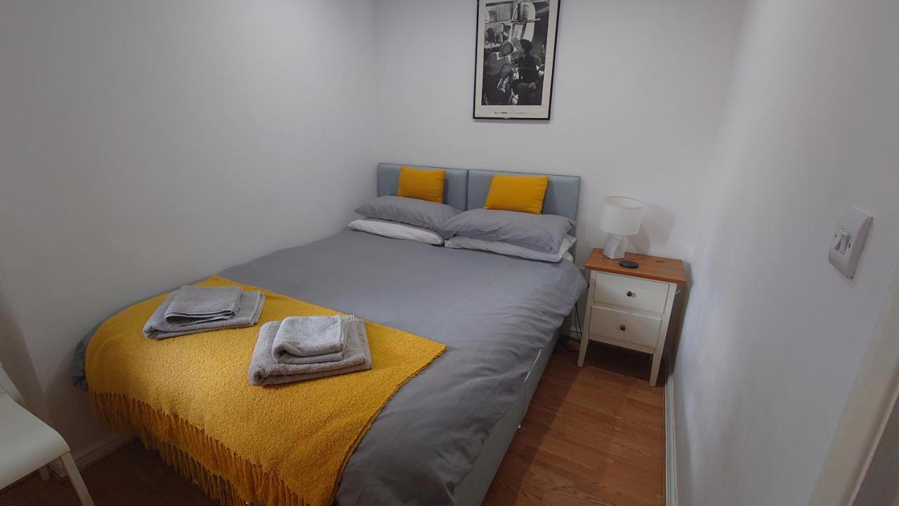 Molesey Near Hampton Court, Viking Short Stays West Molesey Ngoại thất bức ảnh