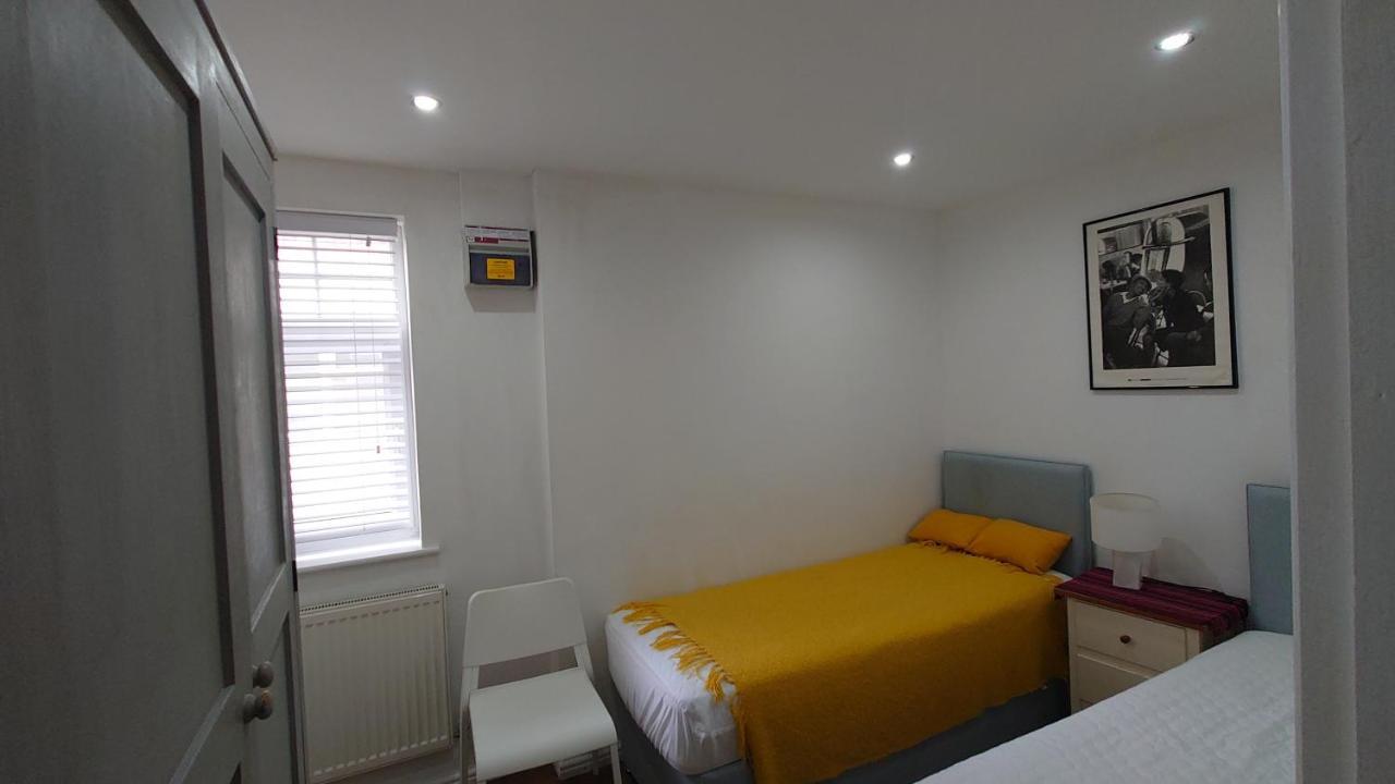 Molesey Near Hampton Court, Viking Short Stays West Molesey Ngoại thất bức ảnh